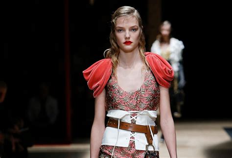 Prada Ready To Wear Fall 2016 Collection Review